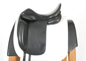 Left Side of Amerigo Cortina Dressage Saddle 17W L4412098