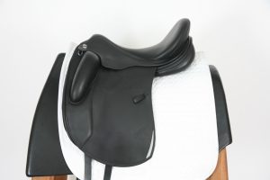 Left Flap on Erreplus Freestyle Monoflap Dressage Saddle 17 36 SN: 190776174
