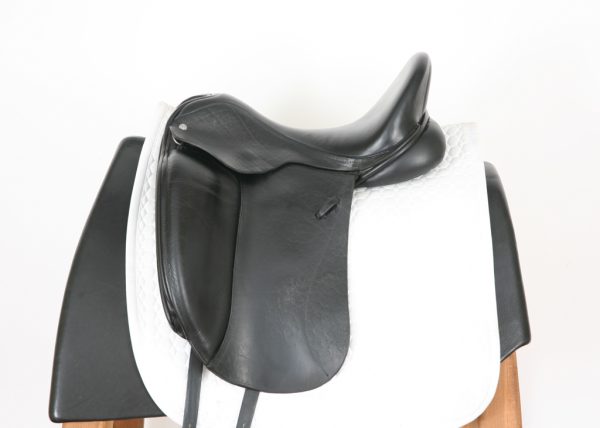 Left Side of Custom Saddlery Coronado Dressage Saddle 17.5MW SN 0811
