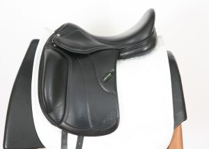 Left Side of Amerigo Vega Monoflap Dressage Saddle 18MW SN 33950613