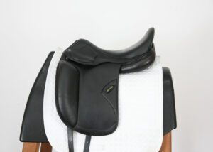 Left Side of Amerigo Classic Dressage Saddle 17.5M SN 86691215