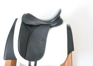 County Connection Dressage Saddle 17.5W SN 19080747
