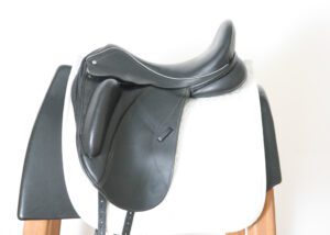 Custom Saddlery Advantage R Monoflap Dressag Saddle 18W SN 13628 Inv 5781