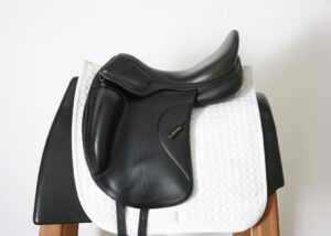 Amerigo Classic Siena Monoflap Dressage Saddle 17.5MW SN 127910719 Inv: 5782