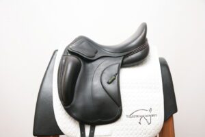 Used Amerigo Classic Siena 17.5M Monoflap Dressage Saddle SN: N08560216