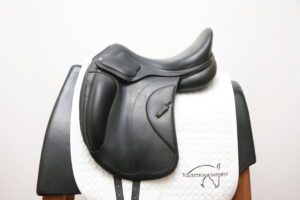 Used Amerigo Classic Siena 17MW Monoflap Dressage Saddle SN: N15200316