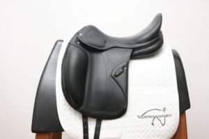 Used Amerigo Pasubio Siena 17.5MW Monoflap Dressage Saddle SN: K57431018