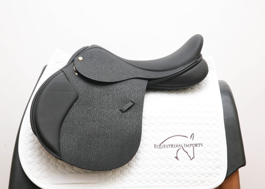Black Country Ricochet 17.5W Jump Saddle SN: 35638