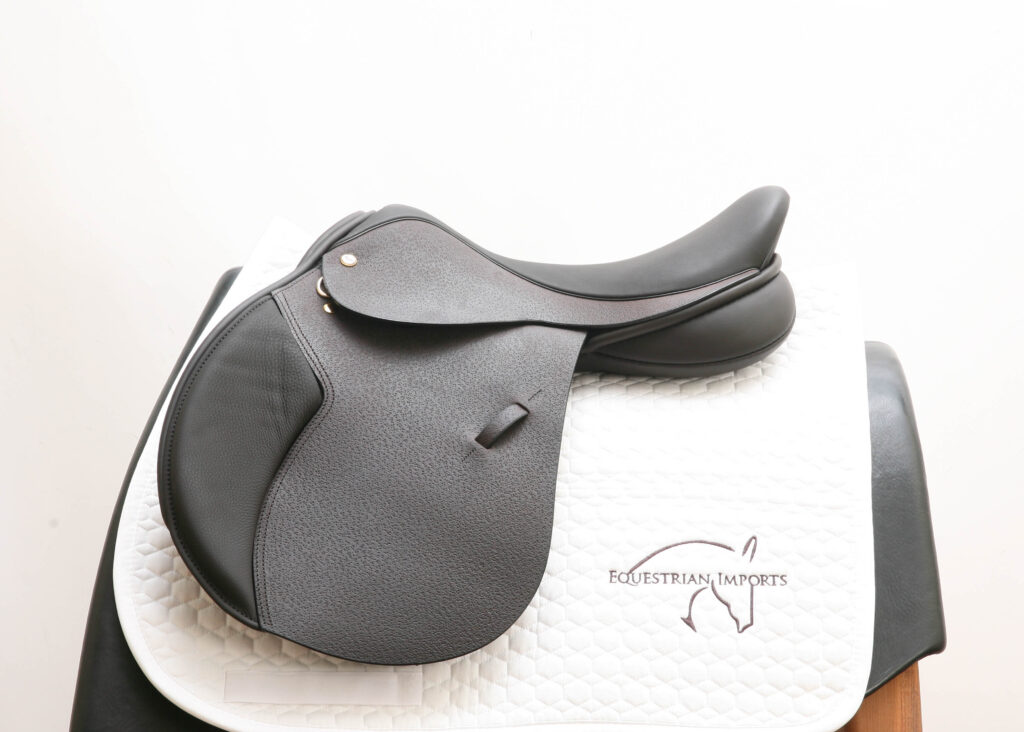 Black Country Ricochet 17W Jump Saddle SN 36475 Inv 7020