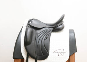 Albion Platinum Royale 17MW Dressage Saddle SN: 70433 Inv: 7052
