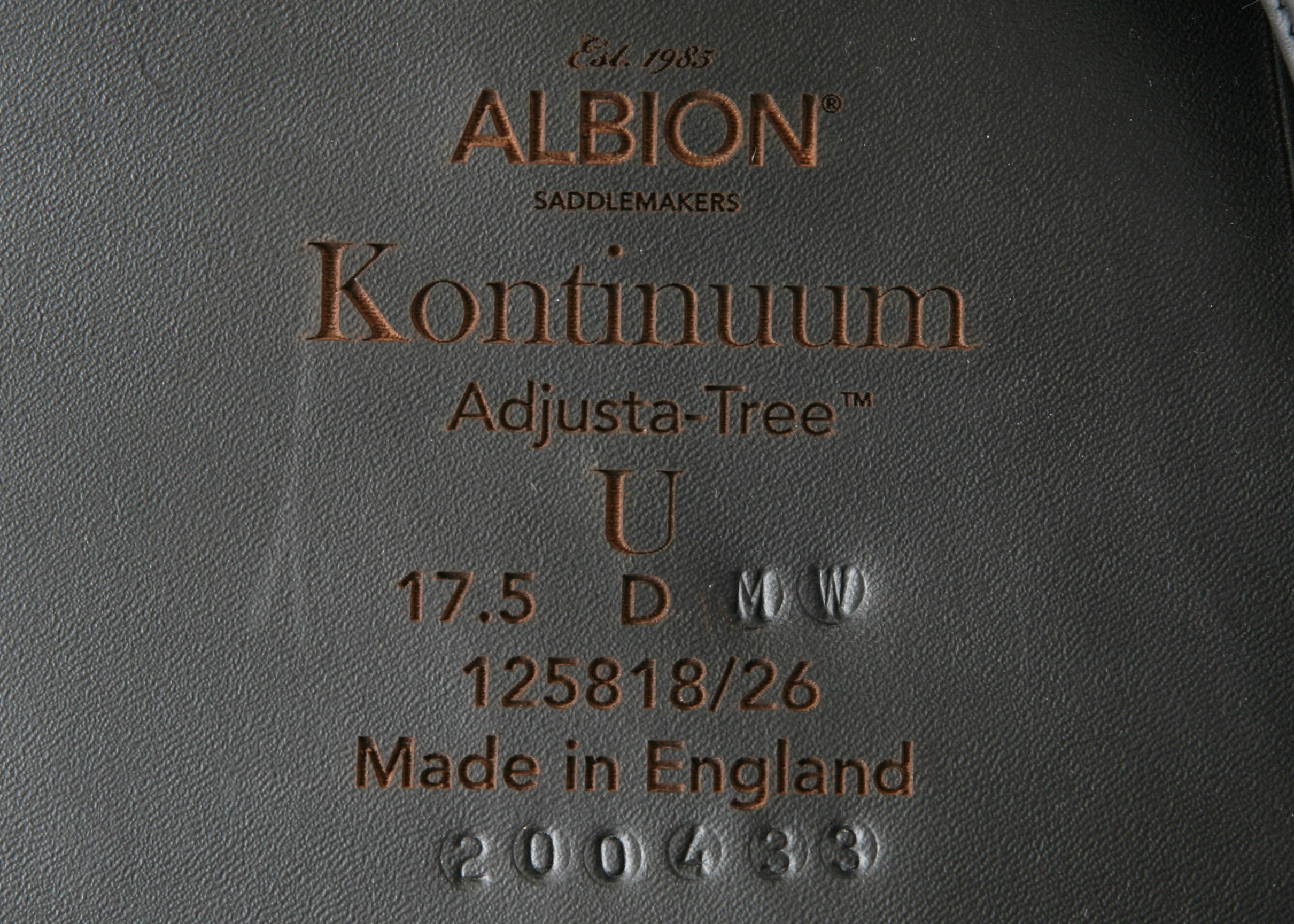Albion Kontinuum D Monoflap 17.5MW Dressage Saddle #7069 - Image 2