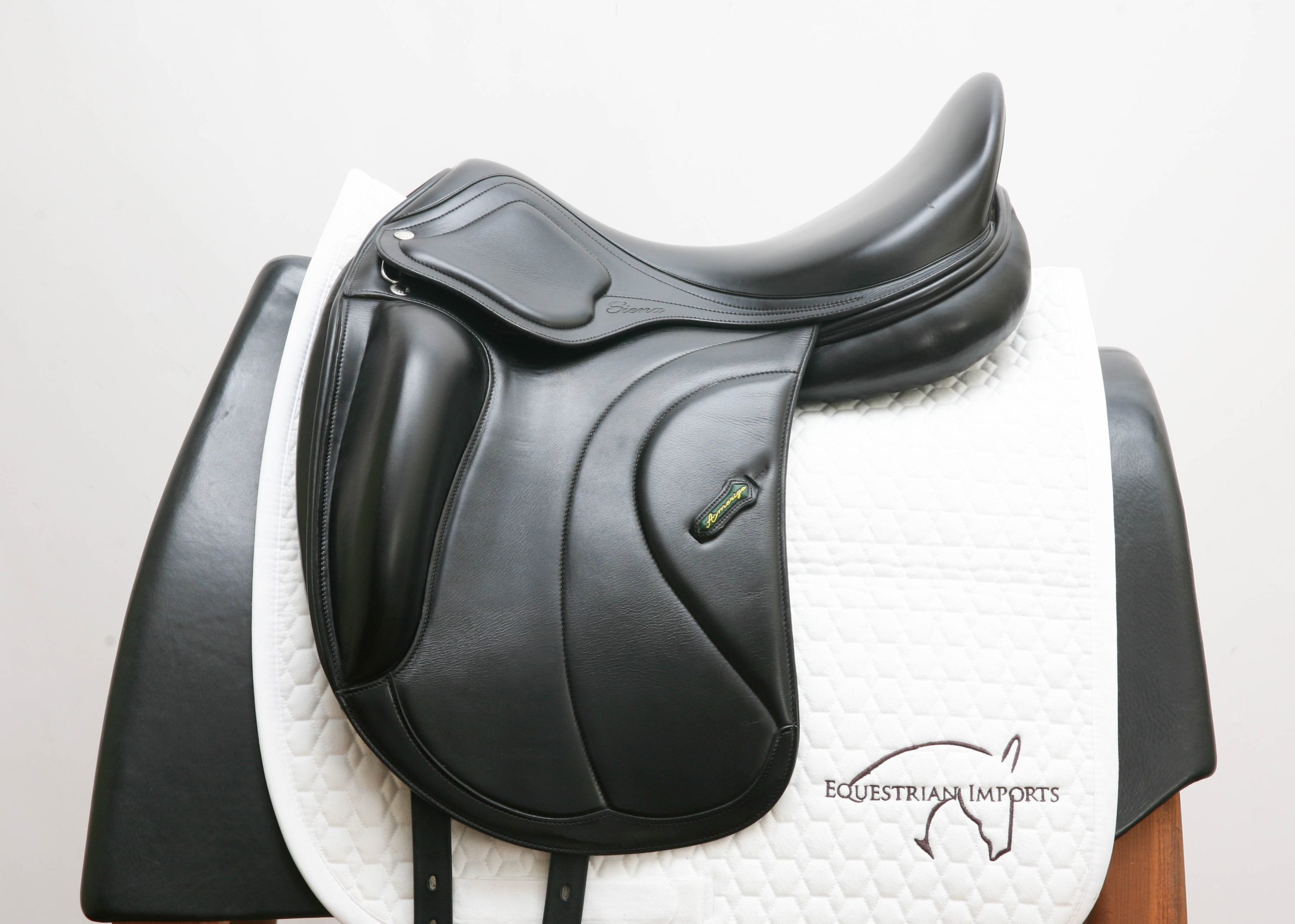 Used Amerigo Classic Siena Dressage 17.5MW Saddle #4105