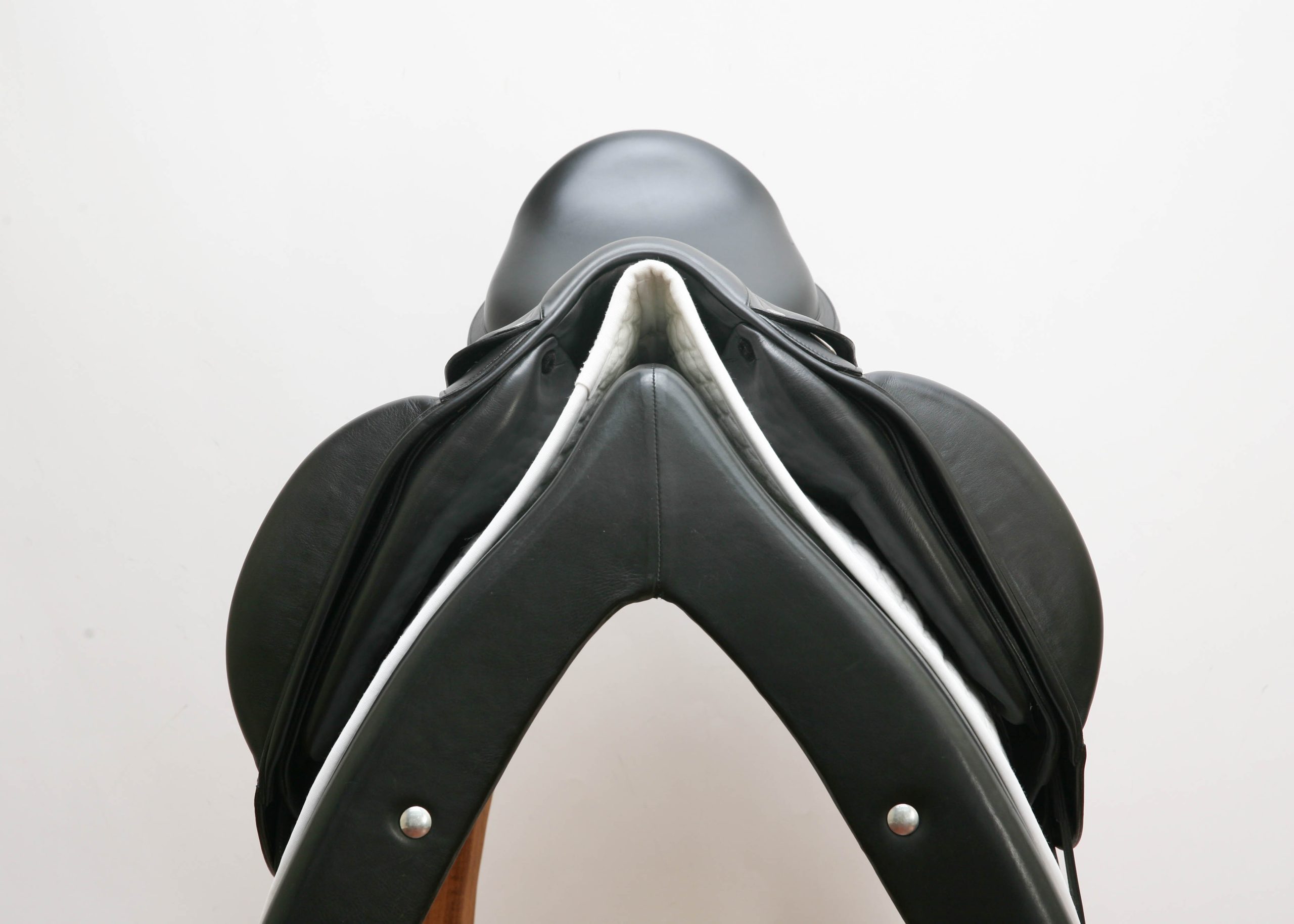 Used Amerigo Classic Siena Dressage 17.5MW Saddle #4105 - Image 6